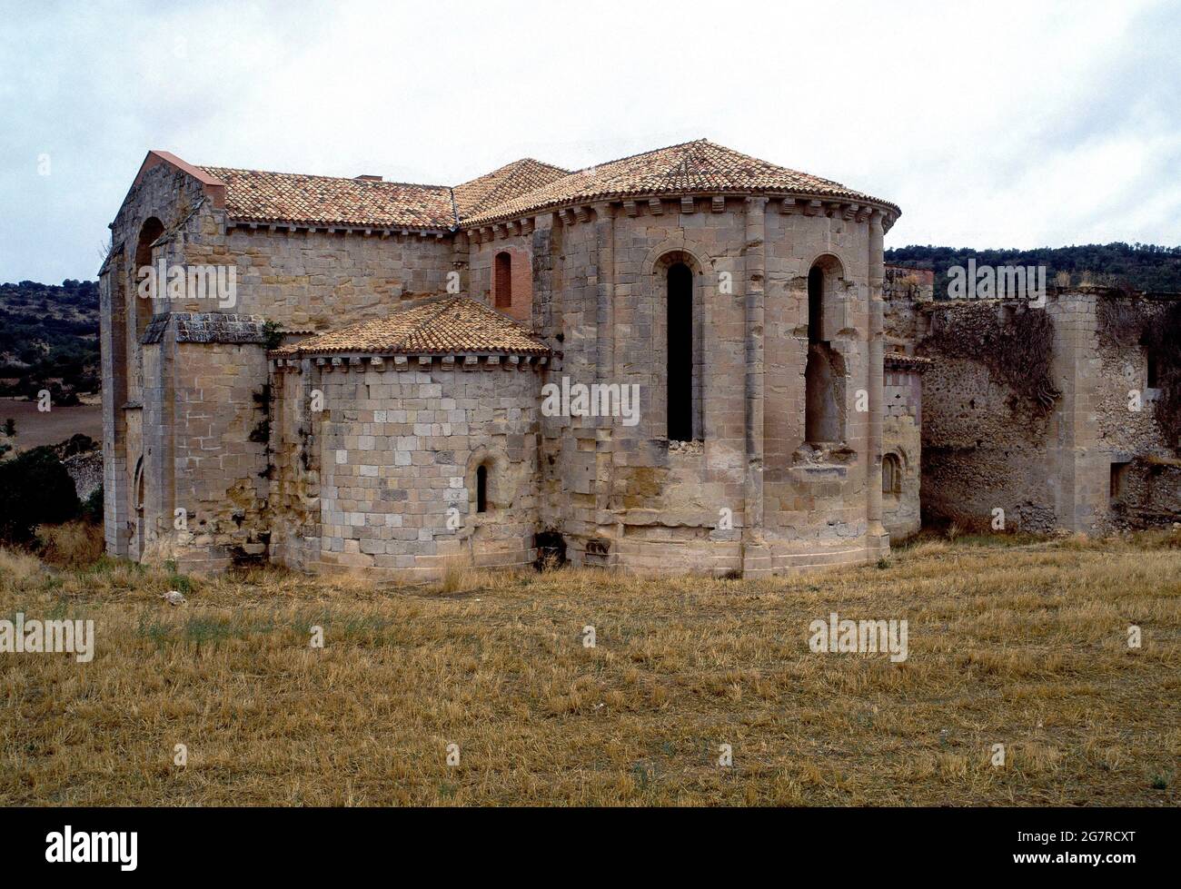 PORTO A Y MONASTERIO DE MONSALUD-CIRTERCIENSE-ABSIDE. LOCALITÀ: MONASTERIO DE MONSALUD. CORCOLES. Guadalajara. SPAGNA. Foto Stock