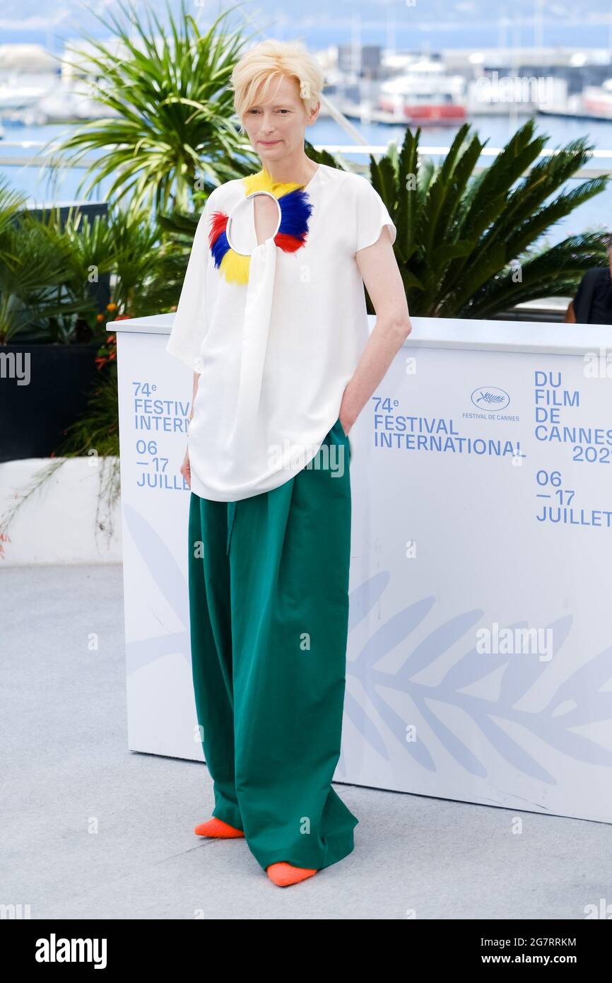 Palais des festival, Cannes, Francia. 16 luglio 2021. Tilda Swinton si pone alla Photocall 'memoria'. Foto per credito: Julie Edwards/Alamy Live News Foto Stock