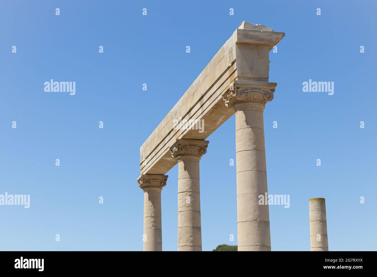 Colonne di ordine ionico, dettaglio architettonico di reale antica città greco-romana Empuries Foto Stock