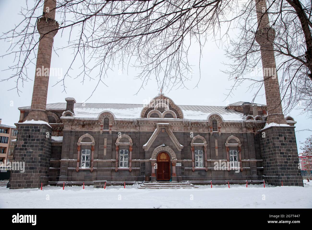 KARS/TURCHIA - 01/25/2016: La Moschea di Fethiye, che era stata costruita come chiesa (Aleksandr Nevski Church), è uno dei simboli di questa antica città di East Reg Foto Stock