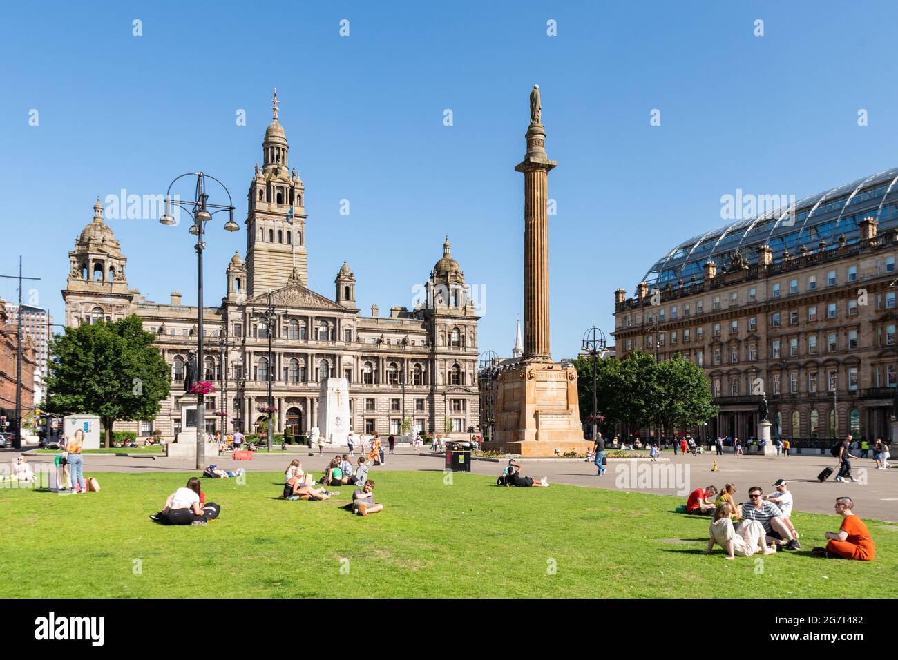 Glasgow George Square in estate, Glasgow, Scozia, Regno Unito Foto Stock