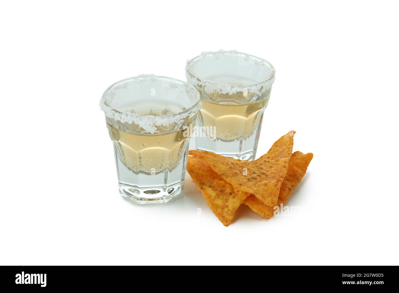 Tequila e chip isolati su sfondo bianco Foto Stock
