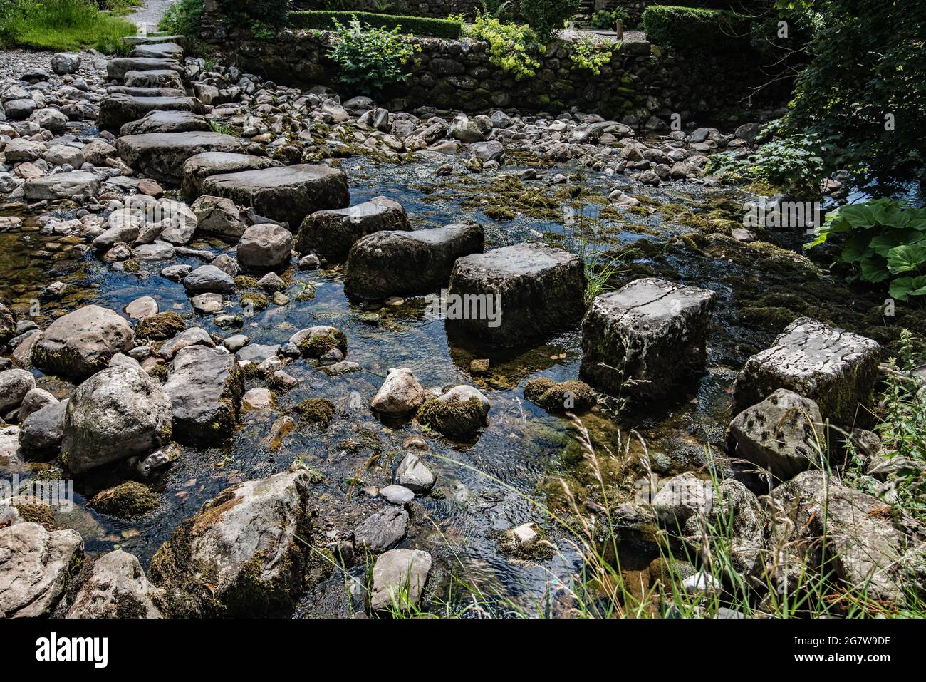 Pietre a passo a Stainforth nel Nord Yorkshire Foto Stock