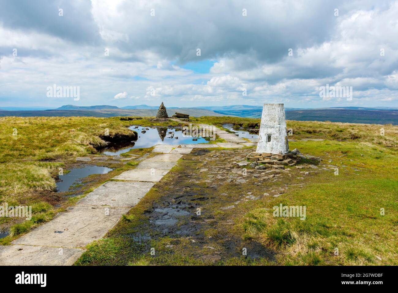 Al vertice di Buckden Pike, Upper Wharfedale, Yorkshire Dales National Park, Yorkshire, Inghilterra, Regno Unito Foto Stock