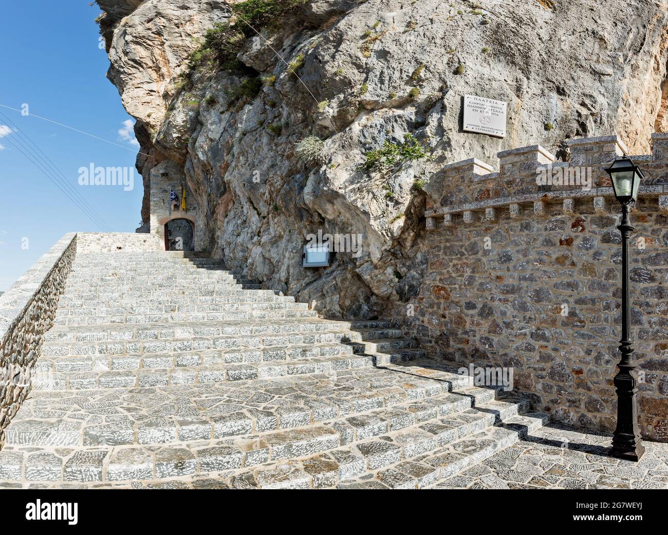 Daphnon, Grecia - 7 giugno 2017, Moni Panagias Elonis. Il monastero si trova nella gola di Daphnon. Vicino a Leonidio città nel Peloponneso. Foto Stock