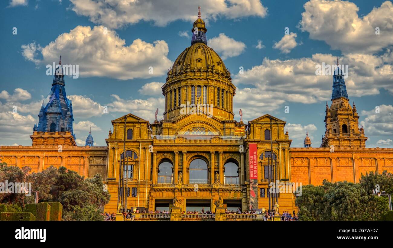 Il Museu Nacional d'Art de Catalunya, abbreviato come MNAC, è il museo nazionale di arte visiva catalana situato a Barcellona. Foto Stock