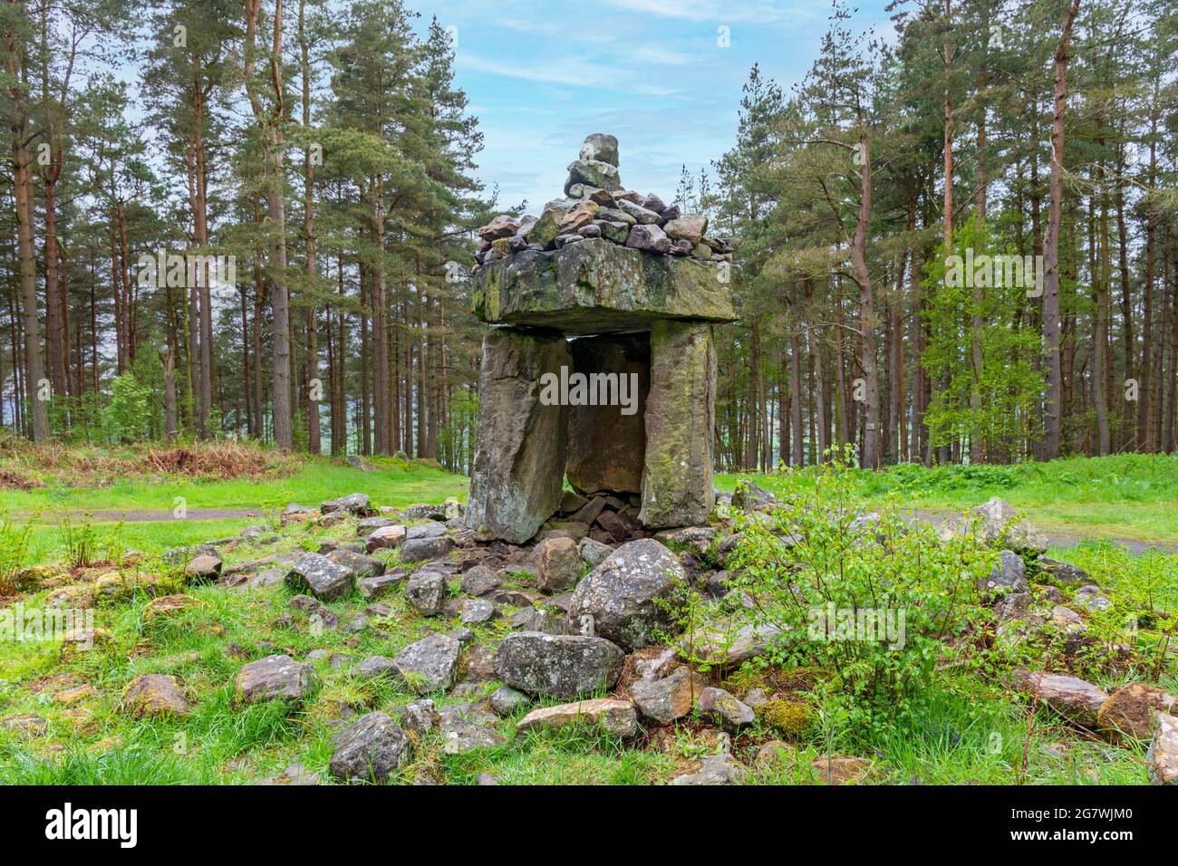 Struttura in pietra al tempio di Druid, una follia costruita tra la fine del 1700 e l'inizio del 1800 da William Danby. Vicino a Masham, Yorkshire, Inghilterra, Regno Unito. Foto Stock