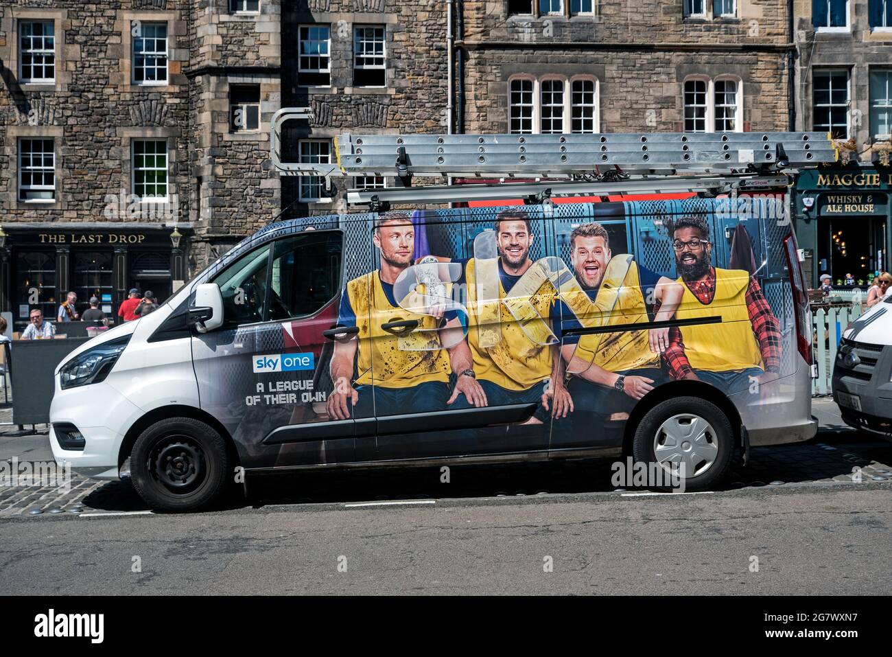 Sky installation vans immagini e fotografie stock ad alta risoluzione -  Alamy