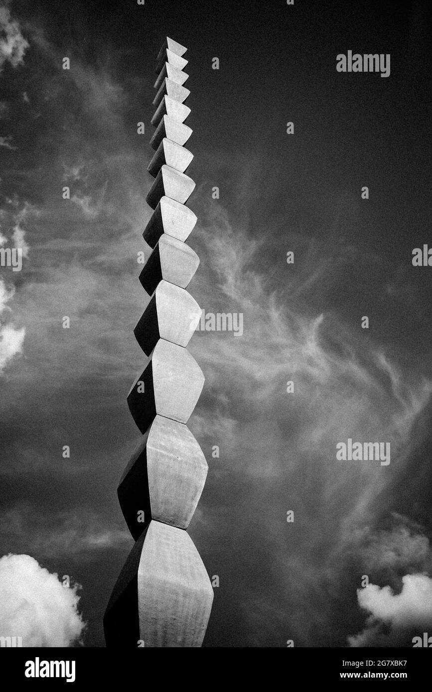La colonna infinita (colonna di Infinito) simbolo sacrificio infinito soldati rumeni considerato il punto più alto dell'arte moderna, Targu Jiu Romania,2018 Foto Stock