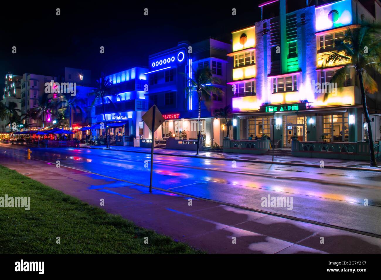 Miami Beach, Florida. 29 giugno 2021. Vista panoramica di Ocean Drive di notte (1) Foto Stock