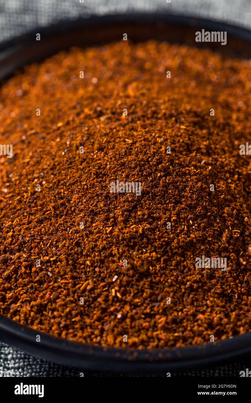 Paprika sana e secca affumicata in una ciotola Foto Stock