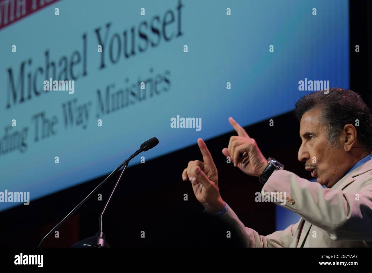 Des Moines, Iowa, Stati Uniti. 16 luglio 2021. Il Dr. MICHAEL YOUSSEF, autore e pastore senior della Chiesa degli Apostoli ad Atlanta, Georgia, parla al Family Leadership Summit 2021 a Des Moines, Iowa, il 16 giugno 2021. Il vertice è organizzato dal leader della famiglia, un ministero cristiano senza scopo di lucro con sede a Urbandale, Iowa. Credit: Fritz Nordengren/ZUMA Wire/Alamy Live News Foto Stock