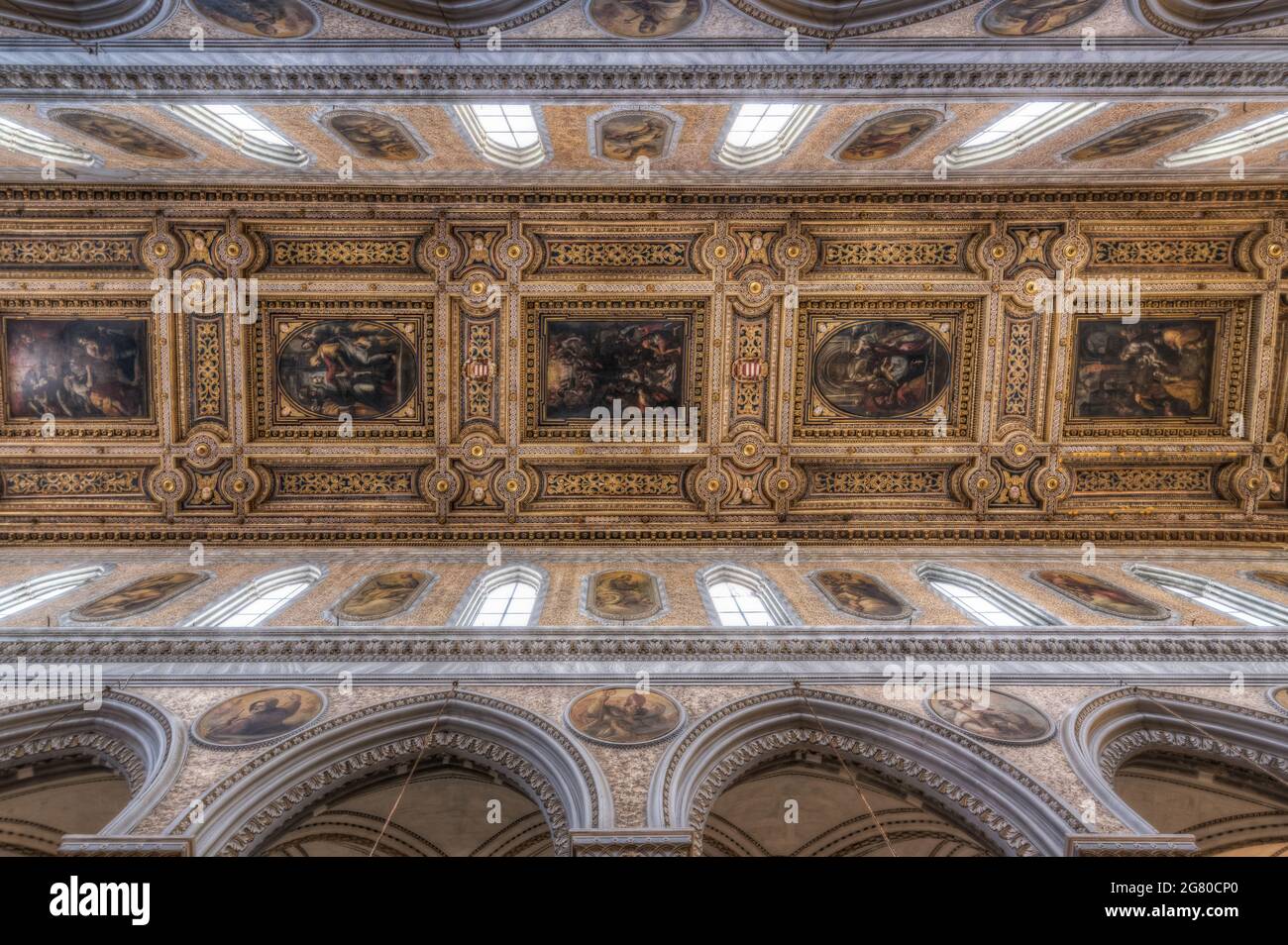 Napoli, Italia - 29 2021 giugno: Interno del Duomo di Santa Maria Assunta o Duomo di Napoli Foto Stock