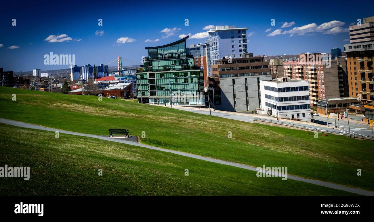 spaventosamente vicino strade vuote la prima estate del pandamic non un'anima in vista nel cuore del centro di halifax Foto Stock