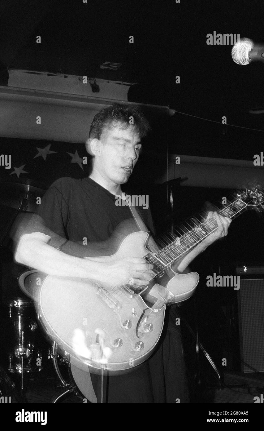 Paul Seacroft dei Renees esibendosi al West Hampstead Moonlight Club, Londra, 24/10/90. Foto Stock