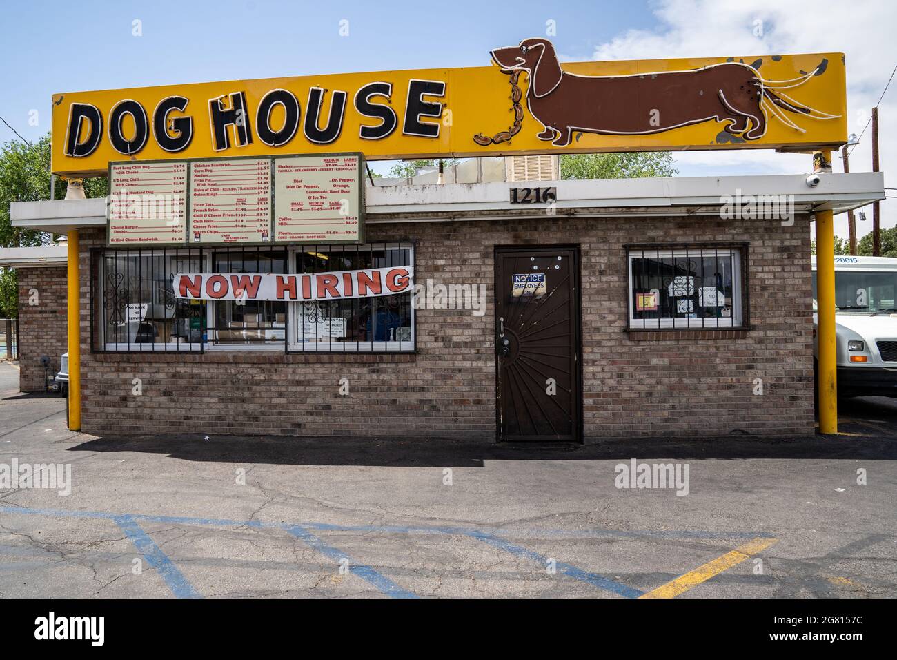 Albuquerque, New Mexico - 7 maggio 2021: Il cane Casa hot dog e ristorante di fast food chili, reso famoso nella serie TV Breaking Bad Foto Stock