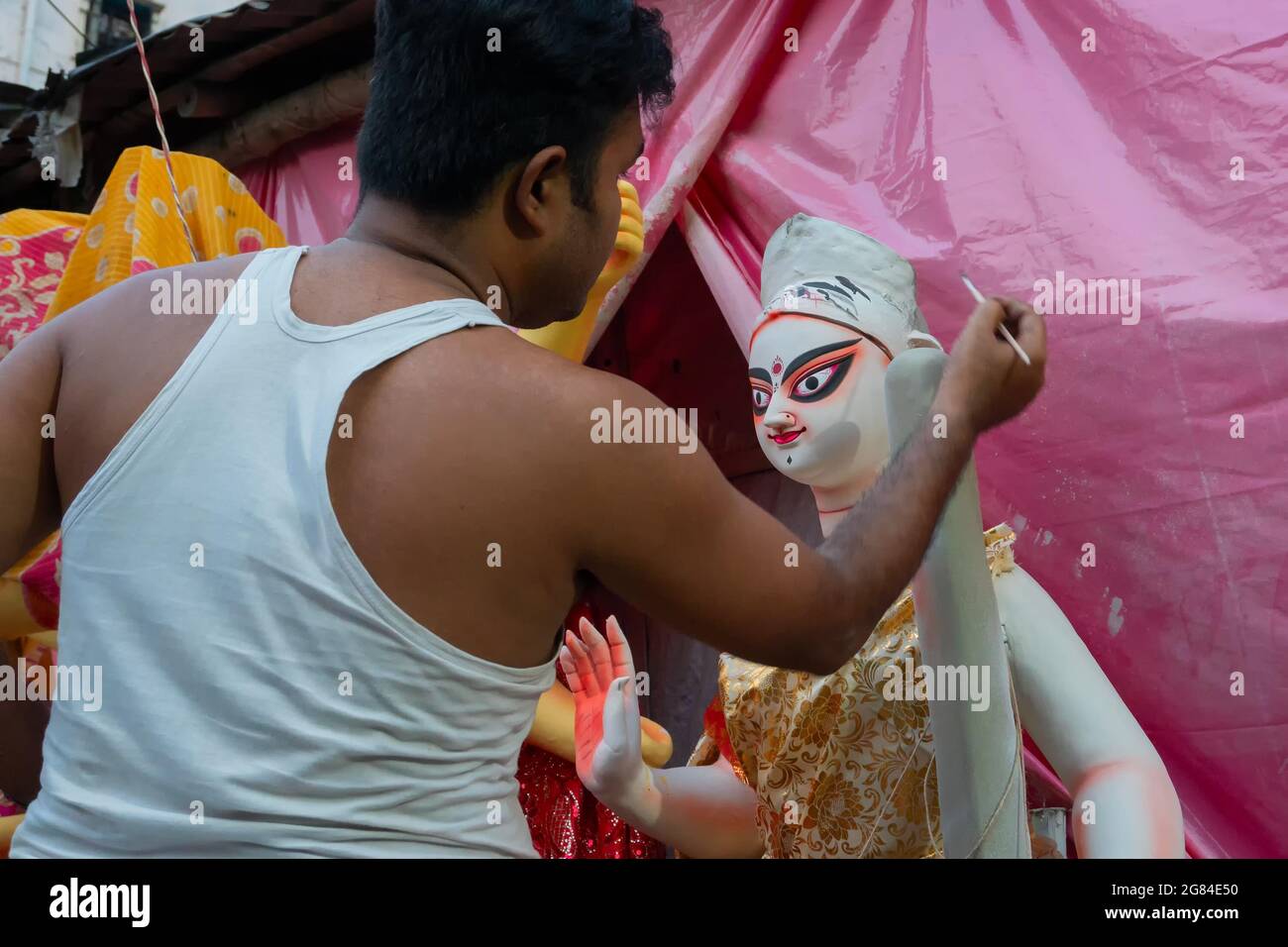 Kolkata, Bengala Occidentale, India - 7 ottobre 2018 : idolo di Clay della Dea Laxmi, in preparazione al festival 'Durga Pujaa' a Kumartuli . Festa più grande Foto Stock