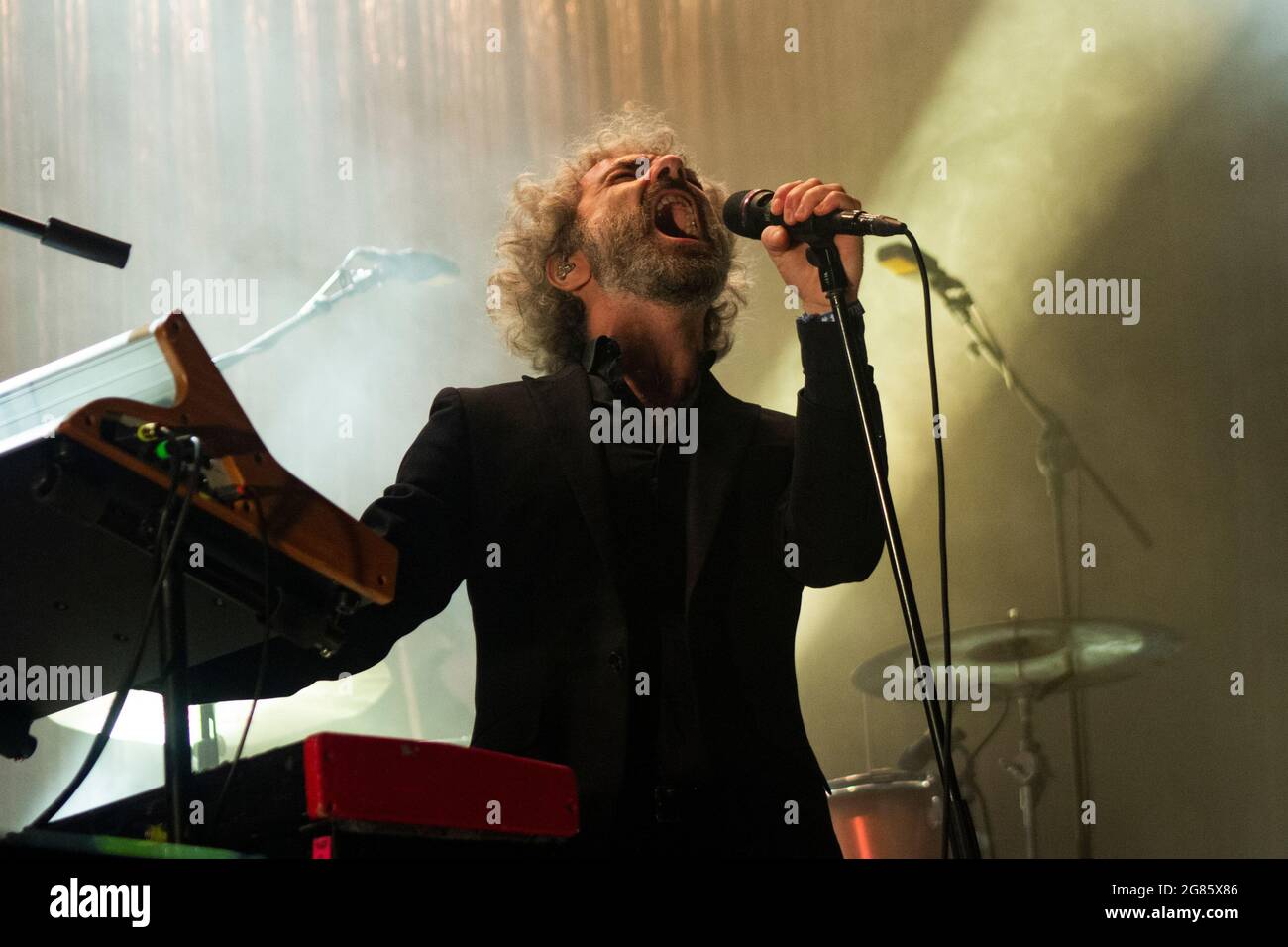 BARCELLONA, ESPAÑA – LUGLIO 10. Abraham Boba León Benavente en concierto en el Escenario Cruïlla Enamora del Festival Cruïlla 2021 Foto Stock