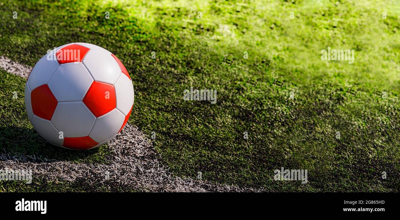 Palla da calcio in pelle sul campo da calcio. Foto Stock