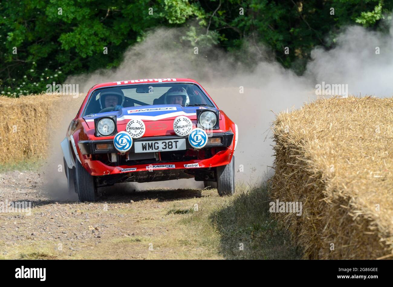 Trionfa l'auto da rally TR7 V8 sul palco del Goodwood Festival of Speed 2013. Auto sportiva classica degli anni '70 Foto Stock