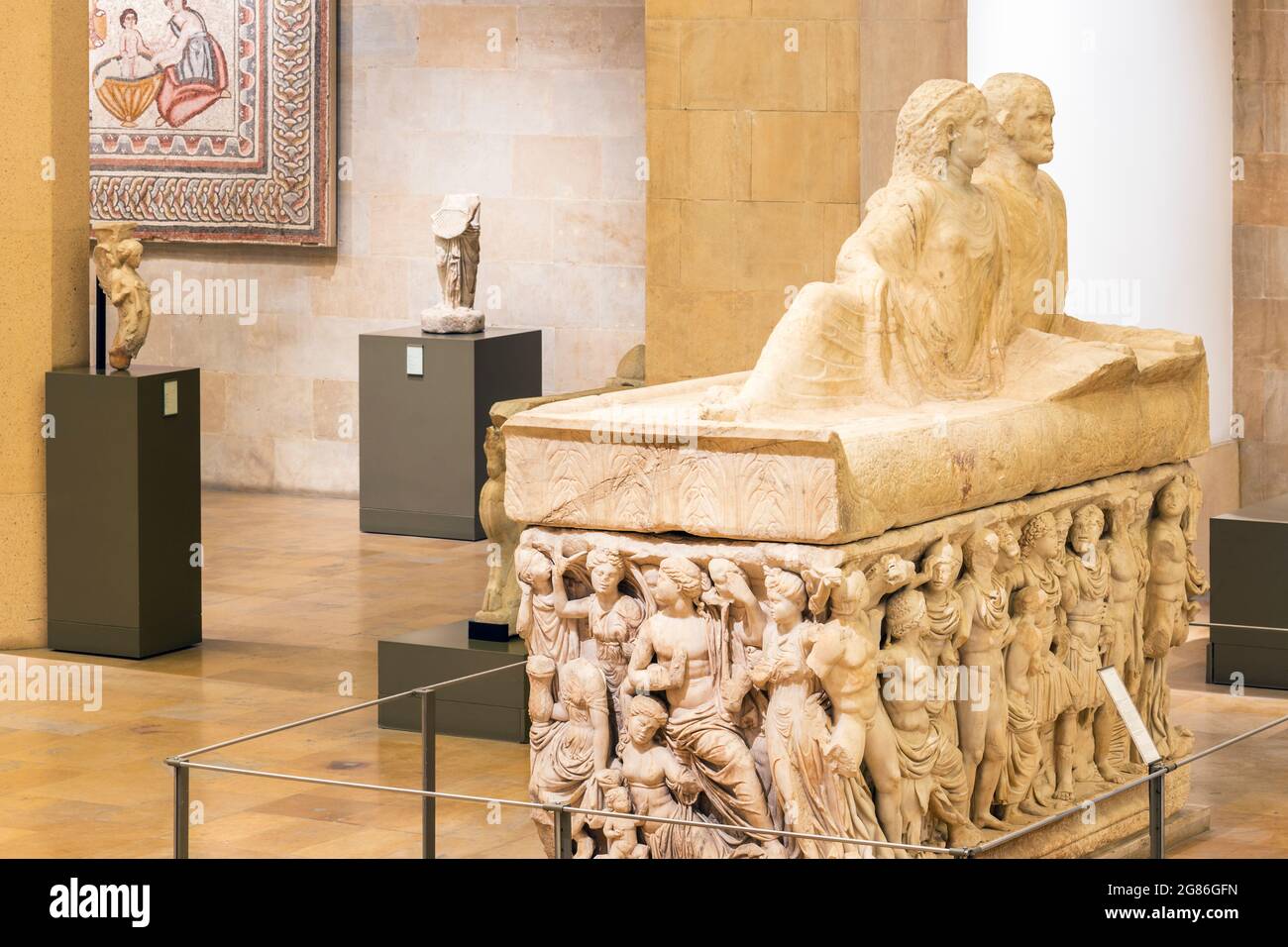 Sarcofago in pietra ornato nel Museo Nazionale di Beirut, Beirut, Libano Foto Stock