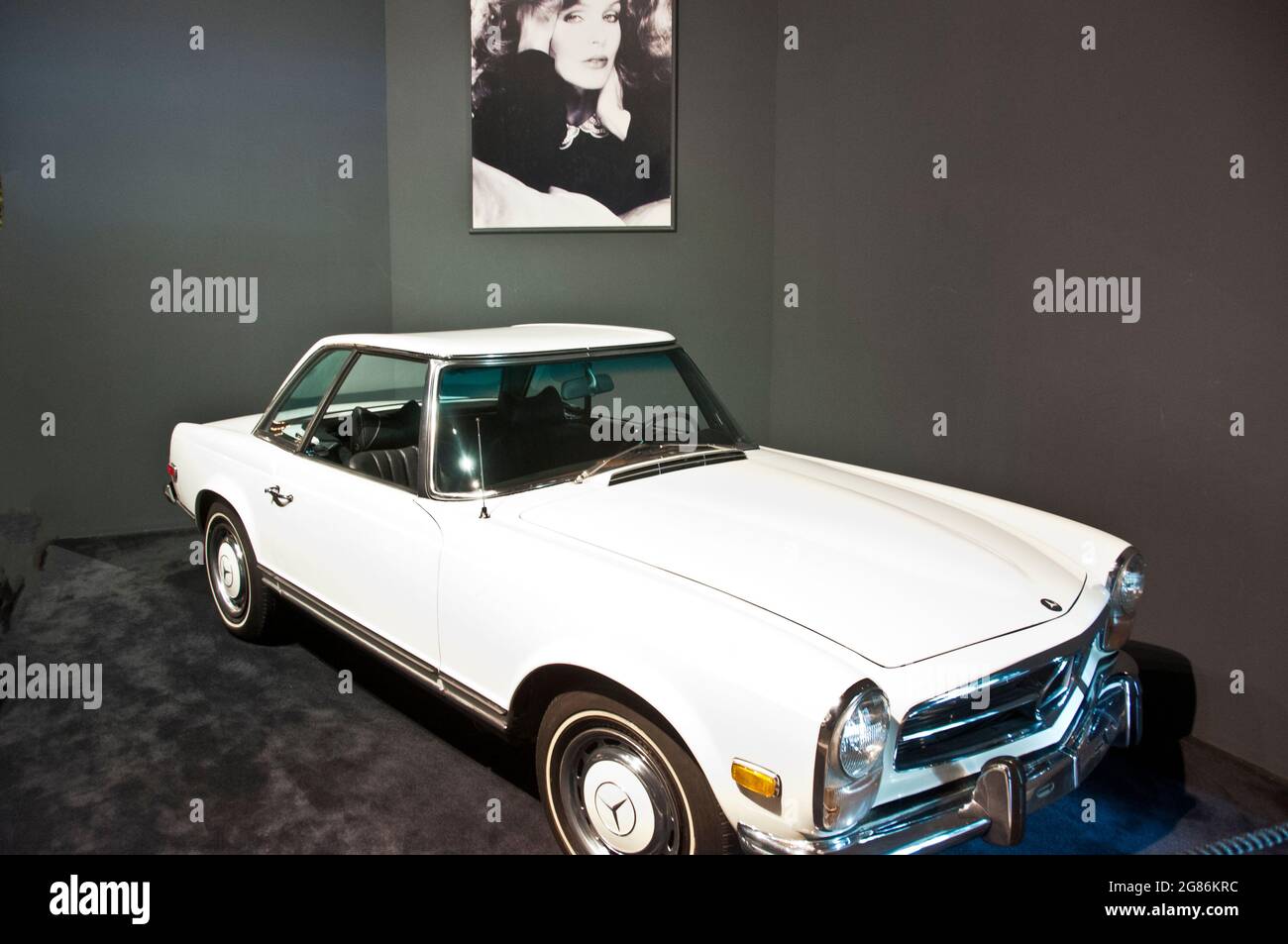 La Mercedes bianca di Priscilla Presley a Graceland, Memphis, Tennessee Foto Stock