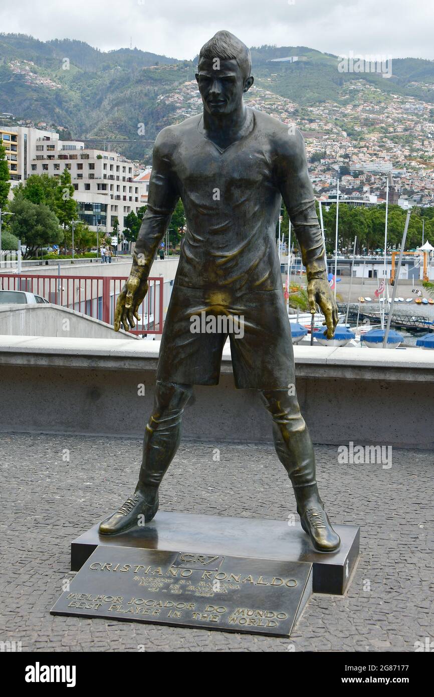 Statua del calciatore Cristiano Ronaldo, Estatua de Cristiano Ronaldo,  Funchal, Madeira, Portogallo, Europa Foto stock - Alamy