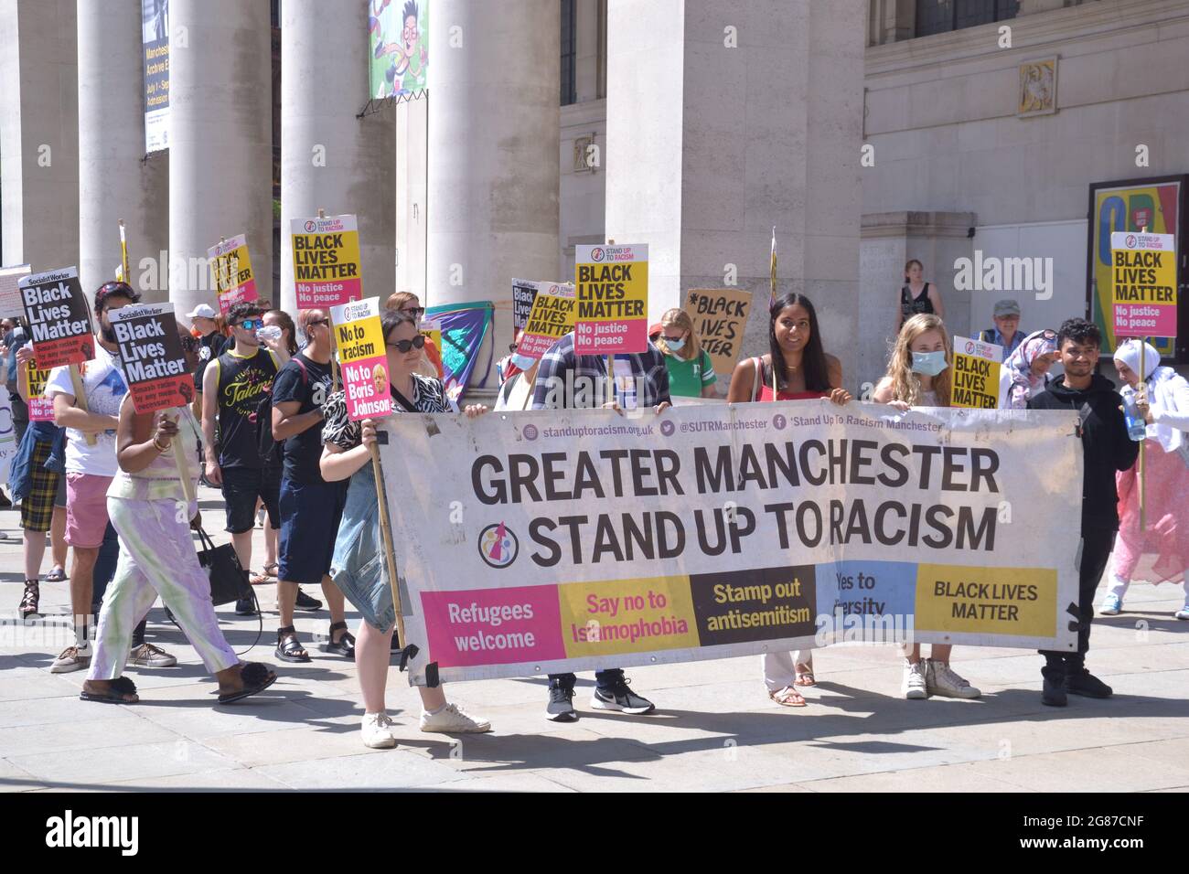 Una vivace e vocale Black Lives Matter protesta nel centro di Manchester, Regno Unito Foto Stock