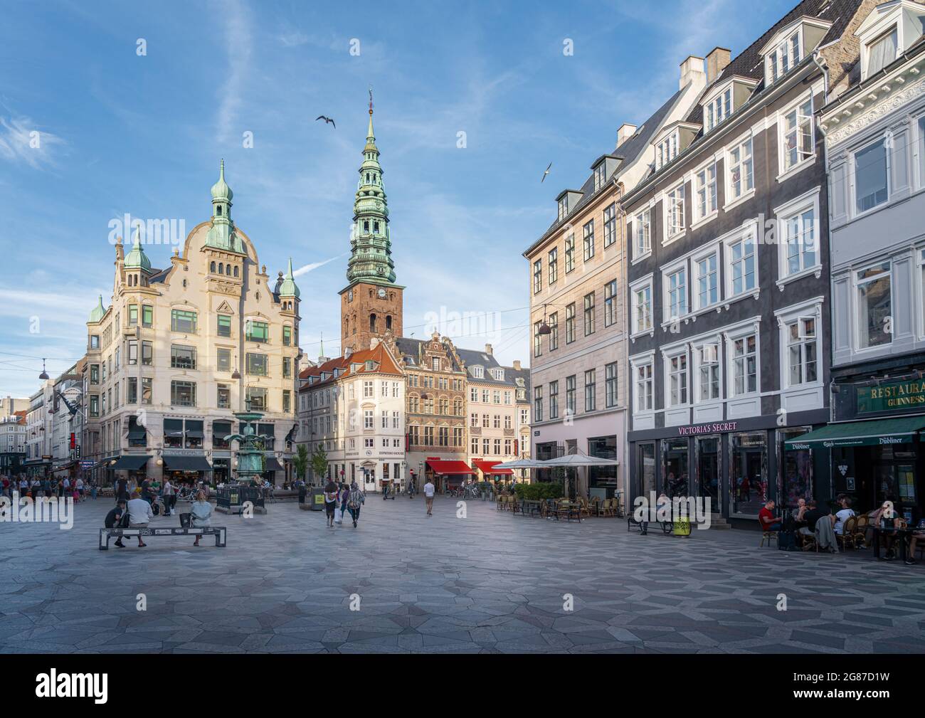 Stroget Street e piazza Amagertorv - Copenhagen, Danimarca Foto Stock