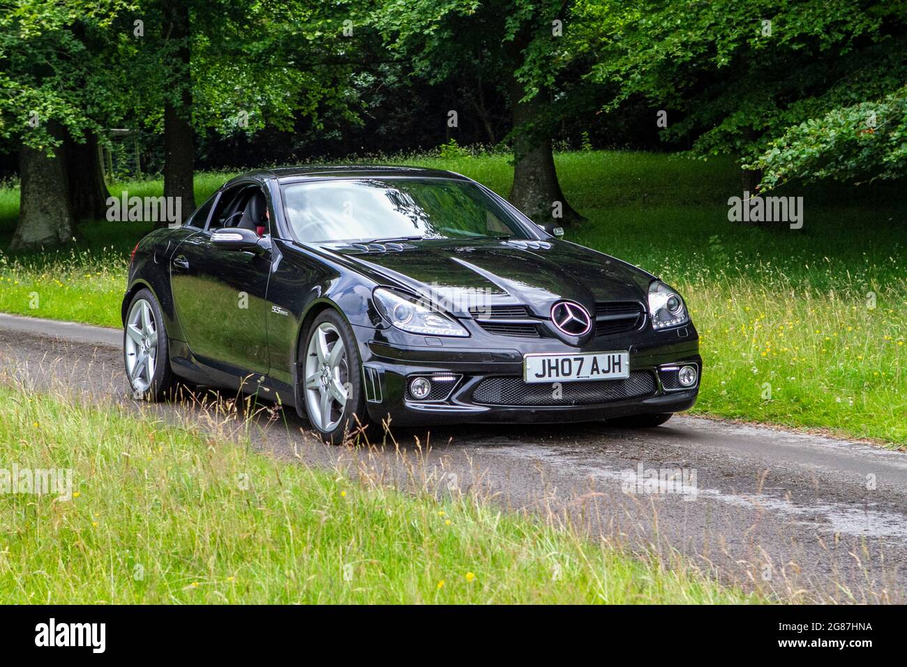 Una Mercedes SLK 55 AMG Auto Black Car Roadster al ‘The Cars The Star Show" di Holker Hall & Gardens, Grange-over-Sands, Regno Unito Foto Stock