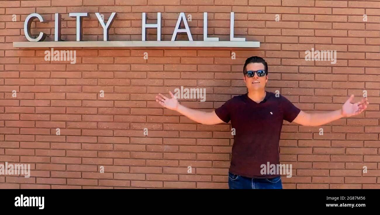 Riverside, California, Stati Uniti. 17 luglio 2021. Dopo aver negato il permesso di organizzare un raduno ''America First'' in tre città separate della California del Sud, Laguna Hills, Riverside e Anaheim, Il rappresentante MATT GAETZ (R-FL) invita i suoi seguaci di Twitter al Municipio di Riverside per un ''libero discorso. Protesta pacifica contro il comunismo'' con lui e il rappresentante Marjorie Taylor Greene (R-GA)(immagine di credito: © Twitter/Matt Gaetz/ZUMA Press Wire) Foto Stock