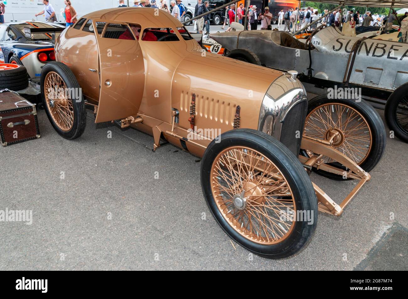 1917 Miller Aerodynamic Coupe al Goodwood Festival of Speed 2013. Soprannominato Golden Submarine, la prima vettura da corsa snella. Foto Stock