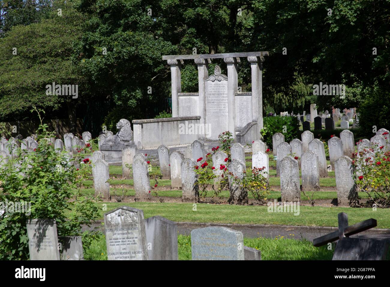 Il luogo di sepoltura del Bromhead Memorial dei residenti della Royal Star e della Garter Home e i nomi di quelli non commemorati altrove, il Richmond Cemetery Foto Stock
