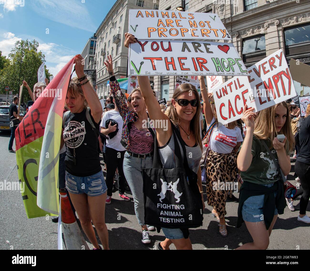 The Official Animal Rights March Londra 2019. Attivisti che marciavano attraverso la capitale del Regno Unito il 17 agosto 2019 Foto Stock