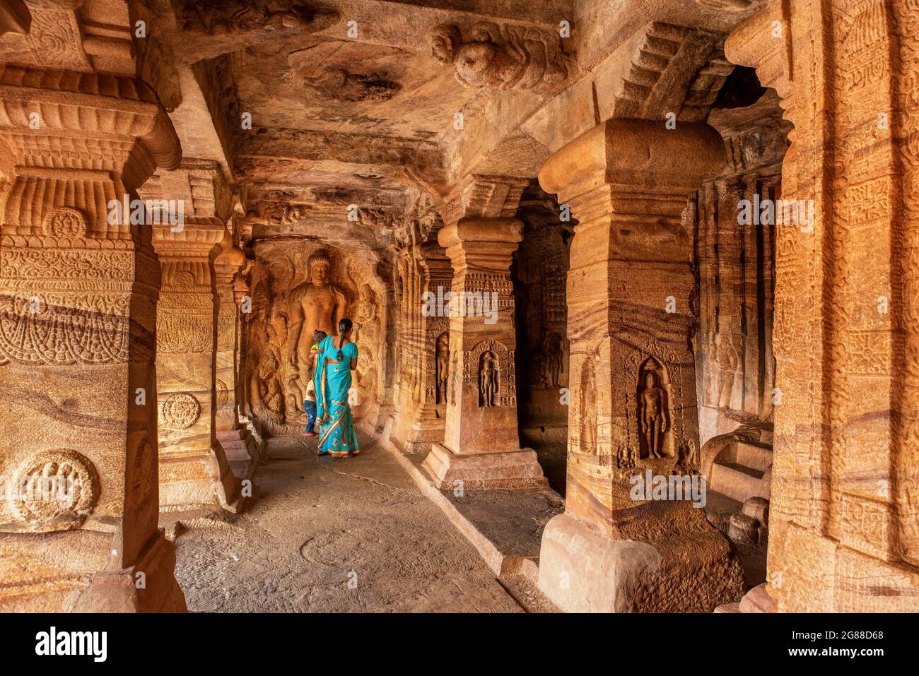 Badami, Karnataka, India - 10 Gennaio 2020 : Templi della Grotta di Badami, Karnataka. È patrimonio dell'umanità dell'unesco e luogo di incredibile dinastia chalukya sotne A. Foto Stock