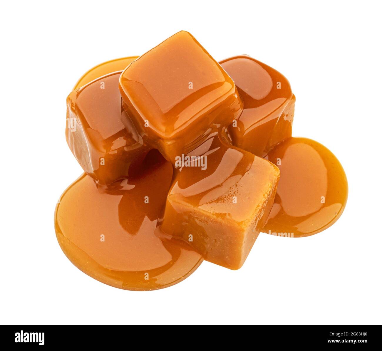 Caramello caramello caramello e salsa al caramello isolato su sfondo bianco Foto Stock