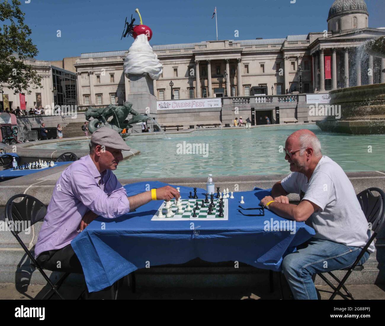 Londra 18 luglio 2021 Chess Fest in Trafalgar Square, organizzato dalla  associazione di beneficenza Scacchi nelle scuole e nelle comunità, la cui  missione è migliorare i risultati educativi e lo sviluppo sociale