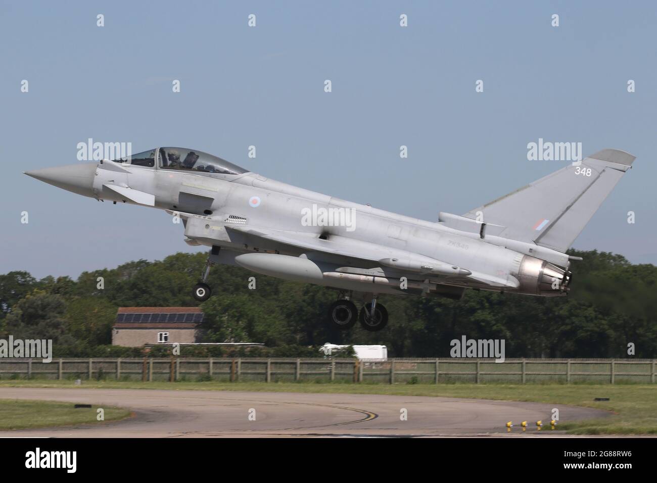 RAF Typhoon FGR4 da 3 Sqn, Royal Air Force che ritorna a RAF Coningsby nel Lincolnshire. Foto Stock