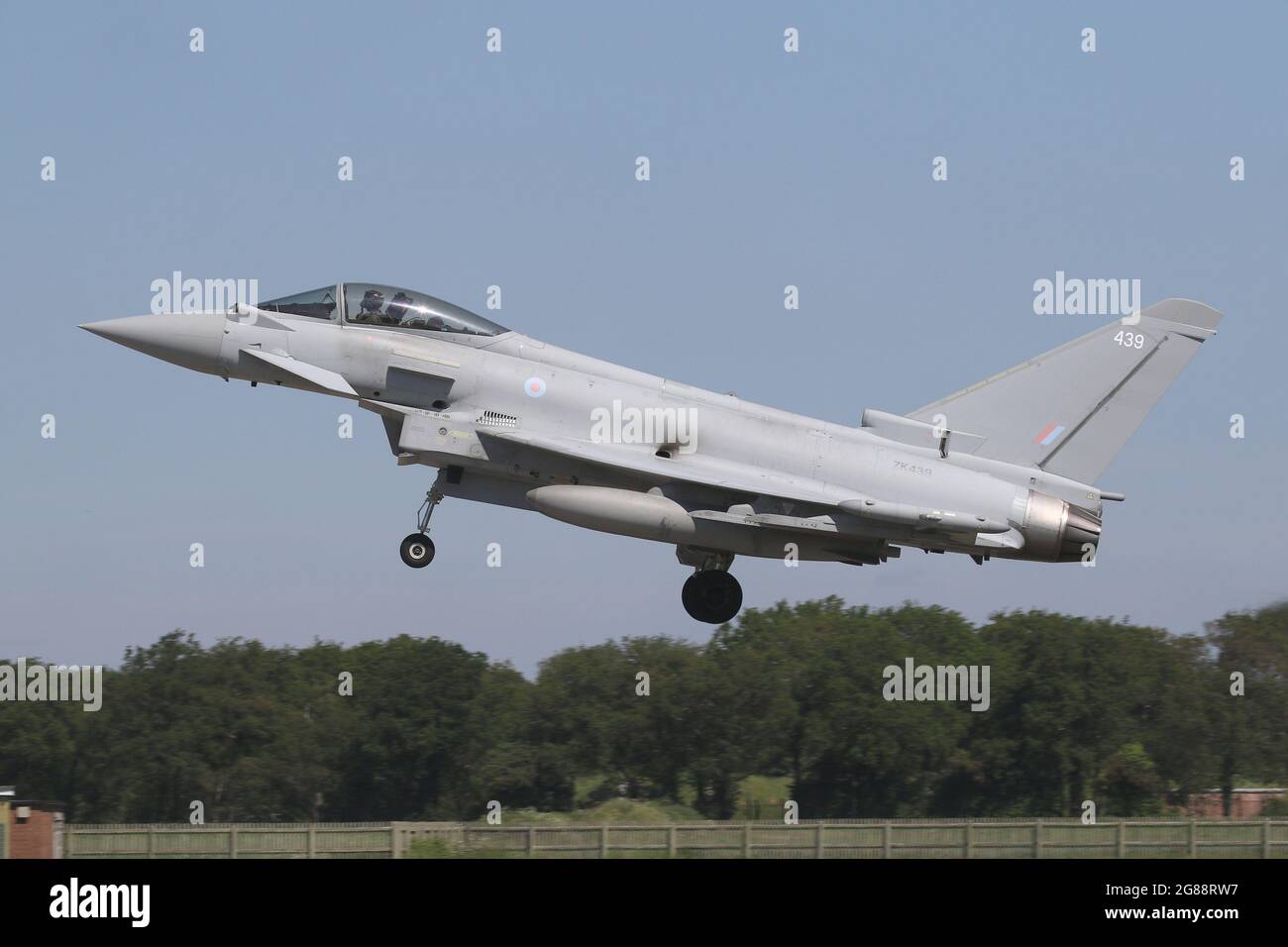 RAF Typhoon FGR4 da 3 Sqn, Royal Air Force che ritorna a RAF Coningsby nel Lincolnshire. Foto Stock