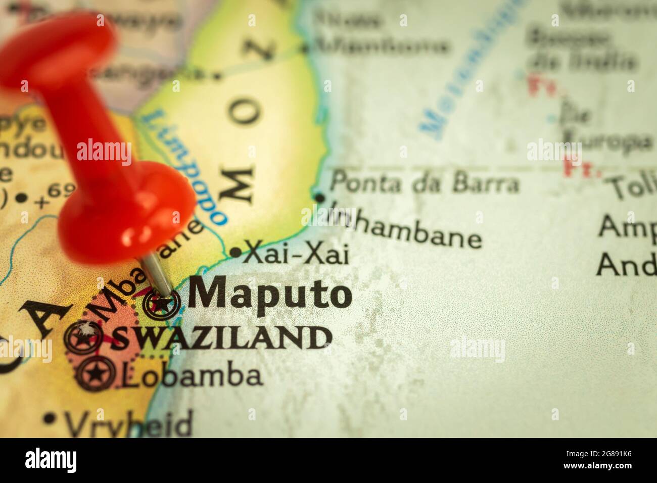 Location Maputo in Mozambico, mappa con spilla closeup, viaggio e viaggio concept con marker, Africa Foto Stock