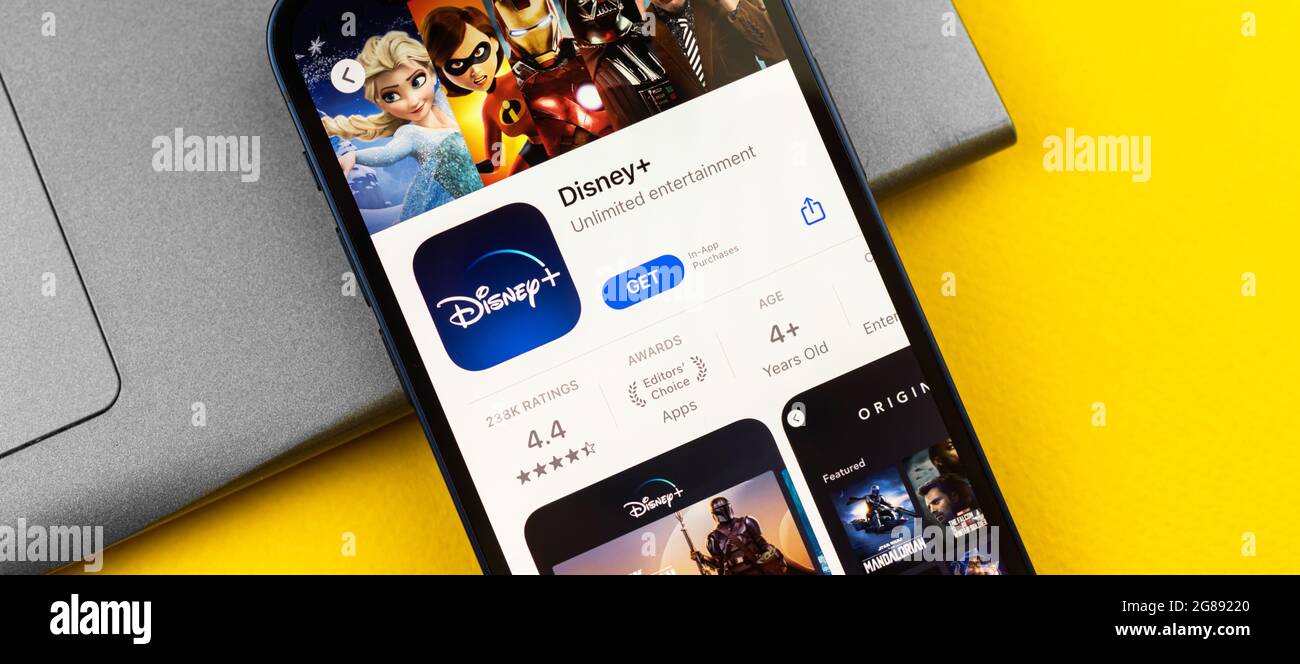 Kharkov, Ucraina - 2 luglio 2021: App Disney Plus sullo schermo dello smartphone Apple, foto di sfondo del portatile Foto Stock