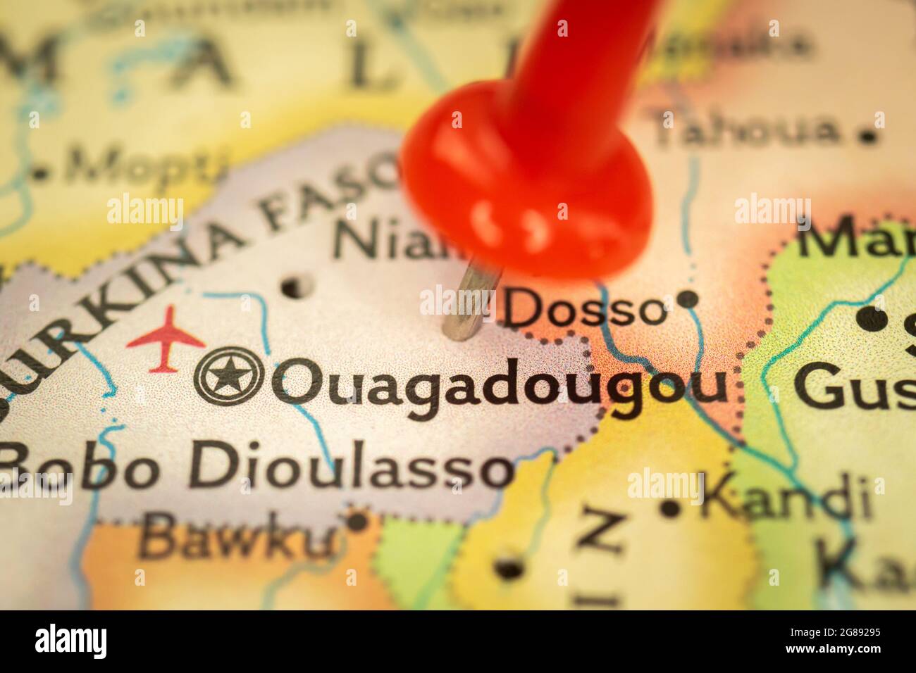 Location Ouagadougou in Burkina Faso, mappa con spilla closeup, viaggio e viaggio concetto con marker, Africa Foto Stock