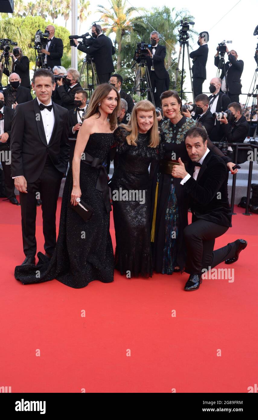 17 luglio 2021, CANNES, Francia: Alcuni membri della giuria dell'ONU Michael Covino, Elsa Zylberstein e presidente della giuria Andrea Arnold, i membri della giuria Mounia Meddou e Daniel Burman partecipano alla proiezione finale dell''OSS 117: Dall'Africa con amore''' e cerimonia di chiusura durante il 74a edizione del Festival del Cinema di Cannes il 17 luglio 2021 a Cannes, Francia. (Immagine di credito: © Frederick InjimbertZUMA Press Wire) Foto Stock