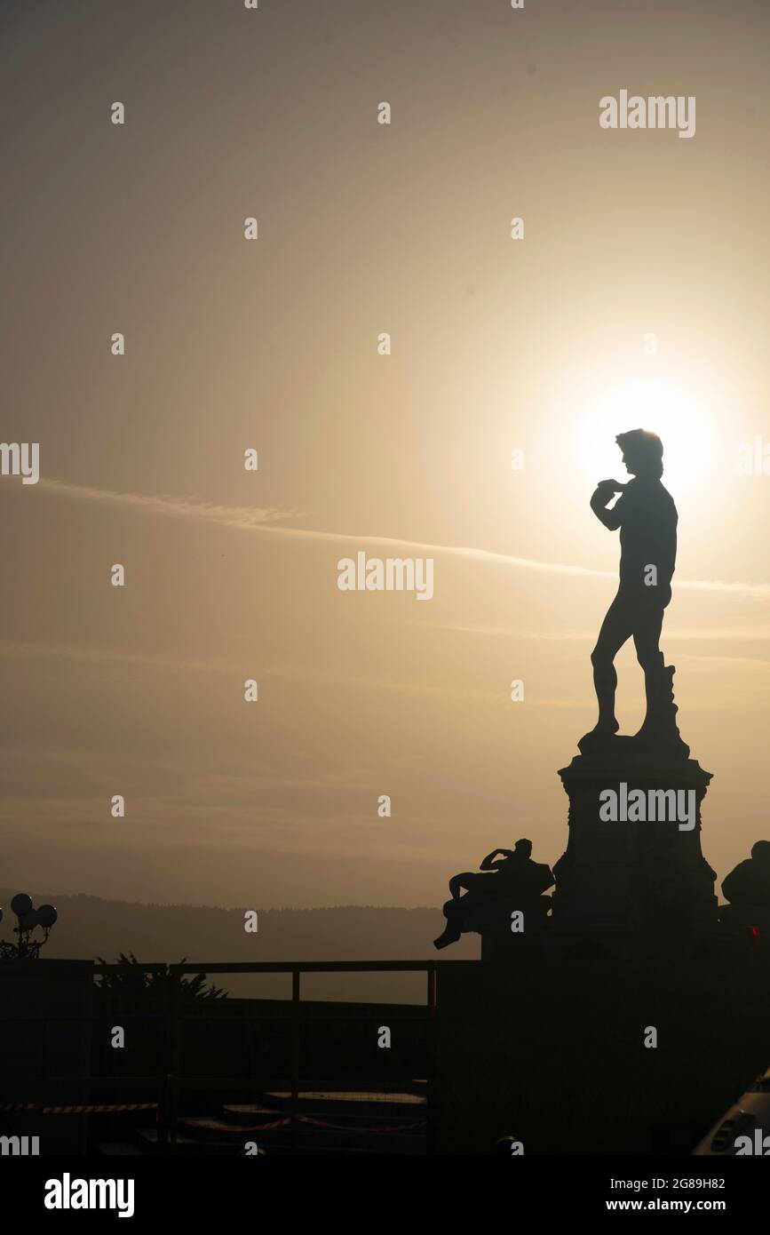 Piazzale Michelangelo, Statua del David di Michelangelo alla luce dorata del mattino. Firenze Italia. Foto Stock