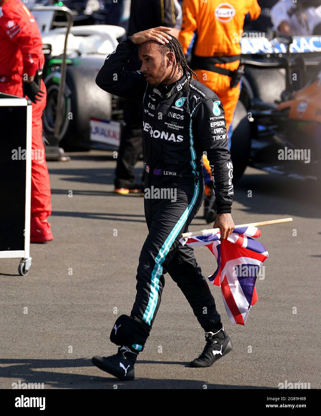 La Mercedes Lewis Hamilton celebra la vittoria del Gran Premio di Gran Bretagna a Silverstone, Towcester. Data immagine: Domenica 18 luglio 2021. Foto Stock
