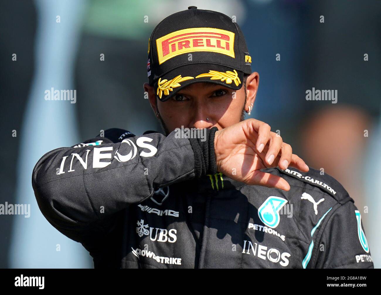 La Mercedes Lewis Hamilton celebra la vittoria del Gran Premio di Gran Bretagna a Silverstone, Towcester. Data immagine: Domenica 18 luglio 2021. Foto Stock