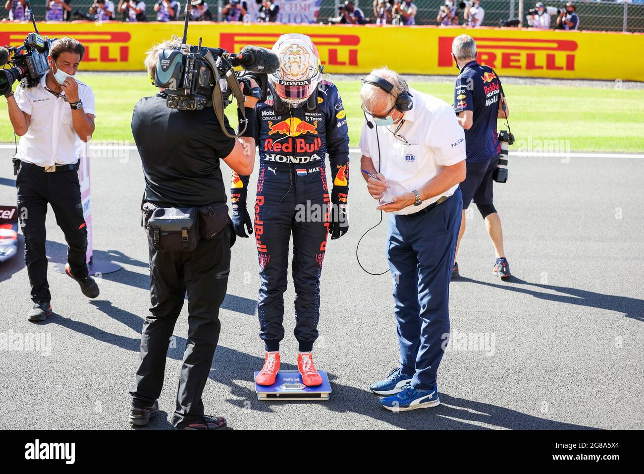 Silverstone, Regno Unito. 17 luglio 2021. 33 Max Verstappen (NED, Red Bull Racing), Jo Bauer (FIA), Gran Premio di Gran Bretagna di Formula 1 al circuito di Silverstone il 17 luglio 2021 a Silverstone, Regno Unito. (Foto di HOCH ZWEI) Credit: dpa/Alamy Live News Foto Stock