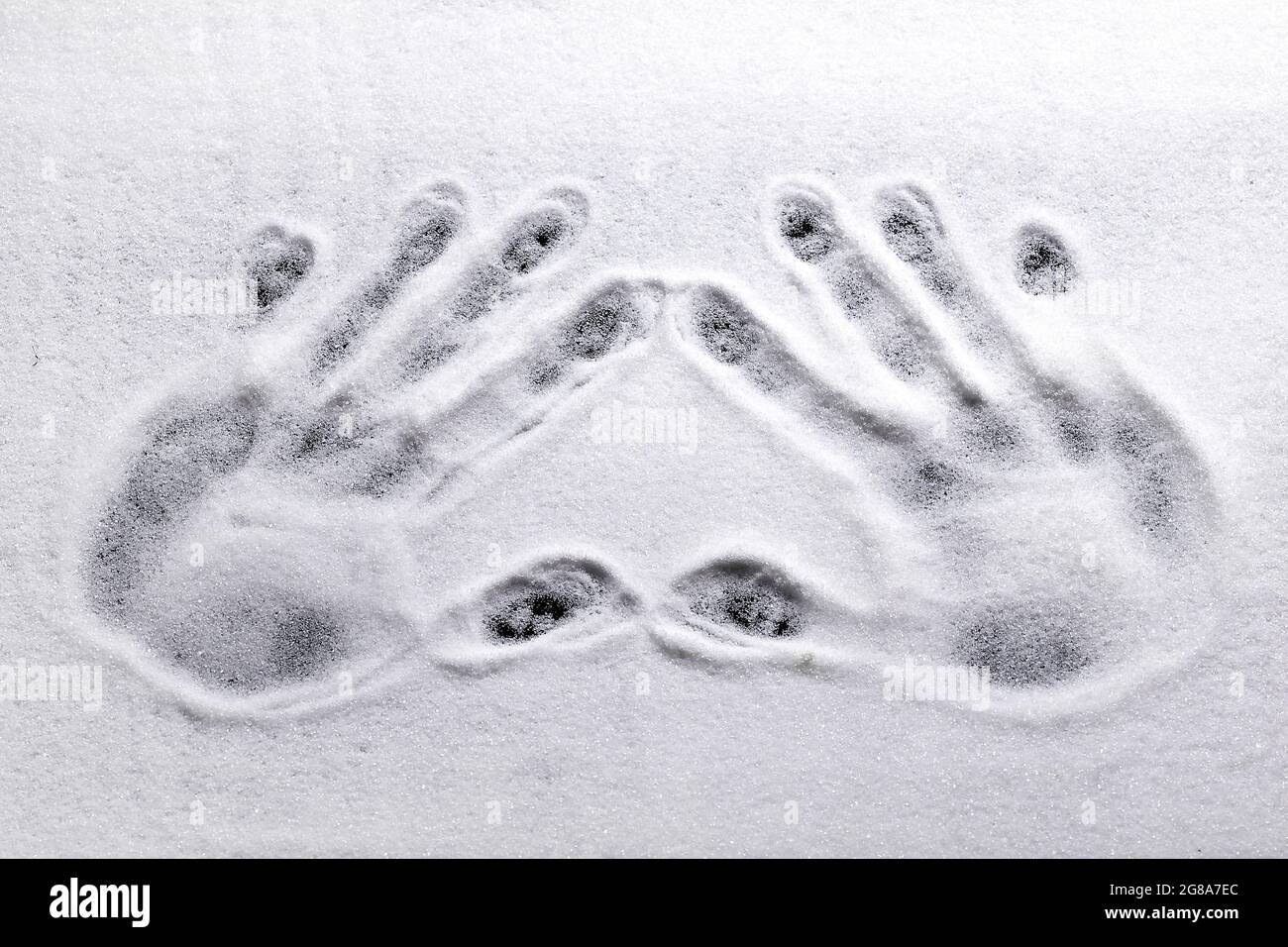 Stampa a mano sullo zucchero bianco sparso Foto Stock