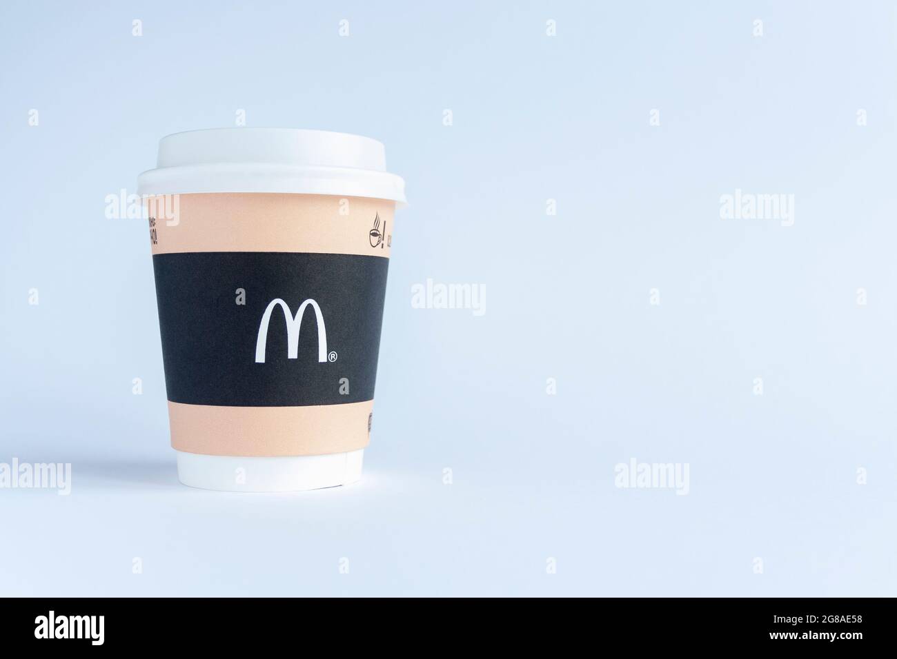 Tazza di caffè McDonald's su sfondo bianco Foto stock - Alamy