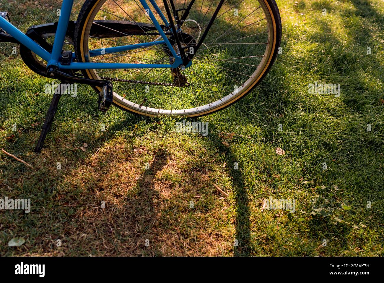Bicicletta in erba con spazio per la copia Foto Stock